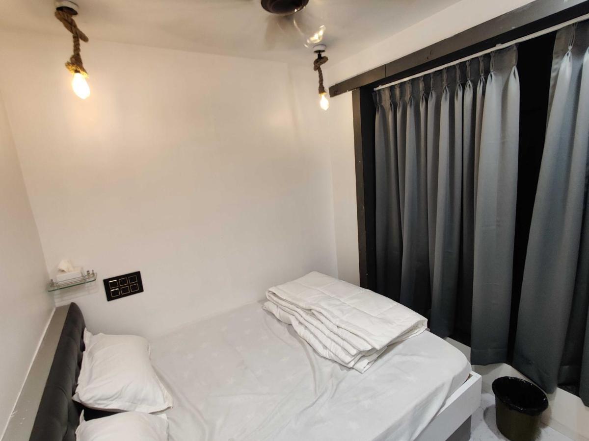 Oyo 91692 The You And Me Hotel Utrān Exterior foto