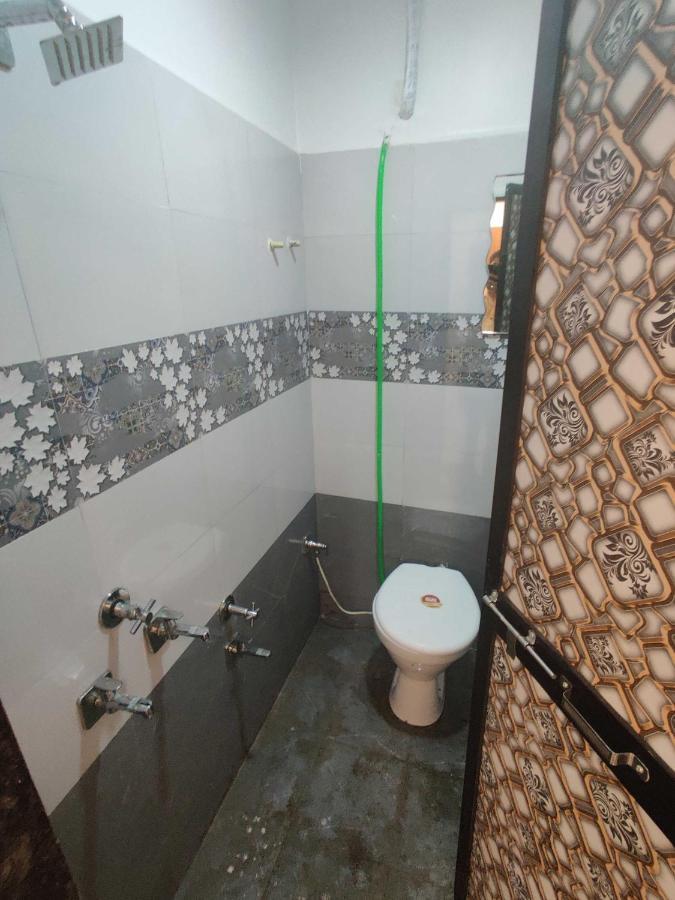 Oyo 91692 The You And Me Hotel Utrān Exterior foto